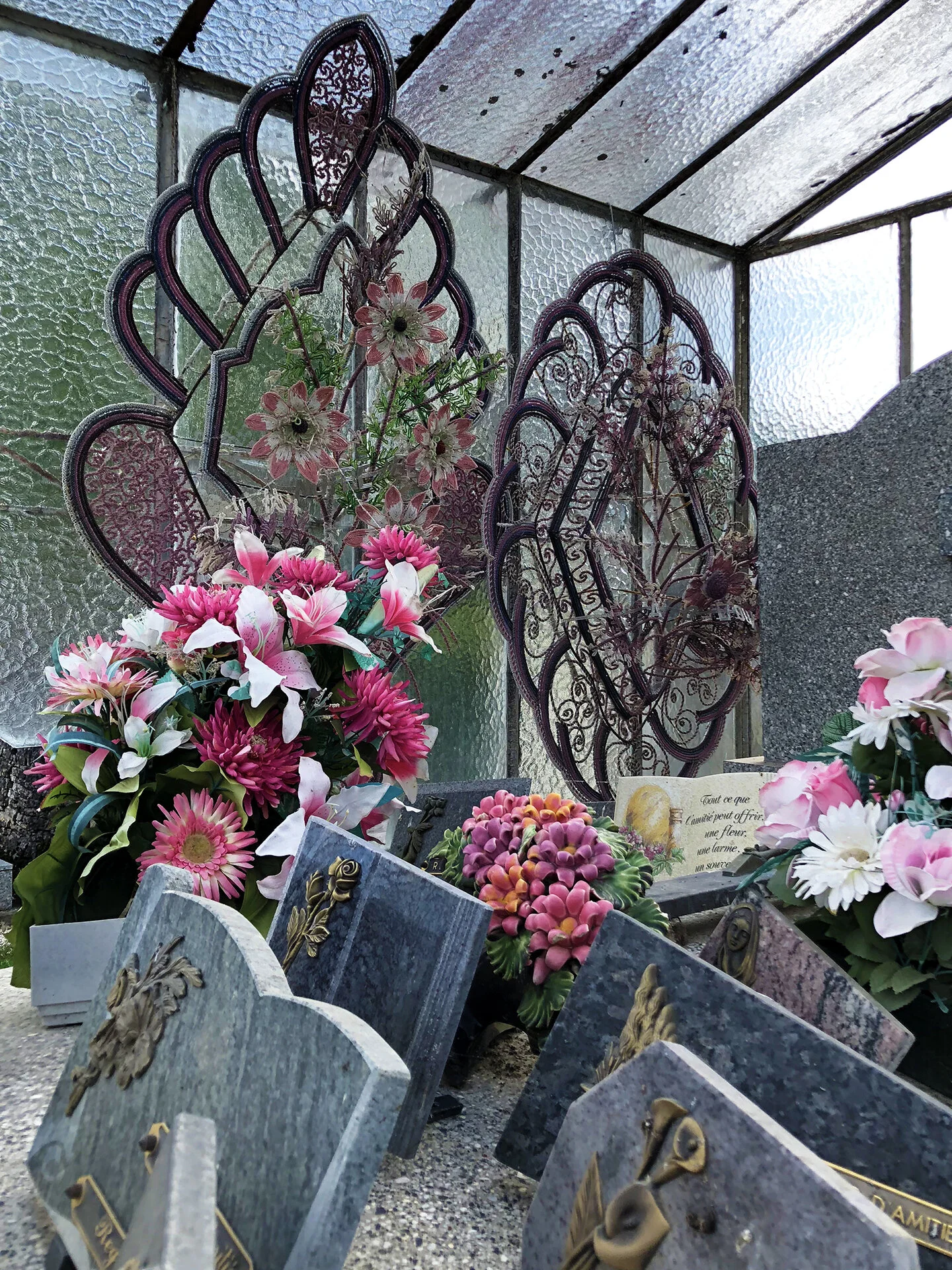 OF BEADS AND FLOWERS Moments Parfaits